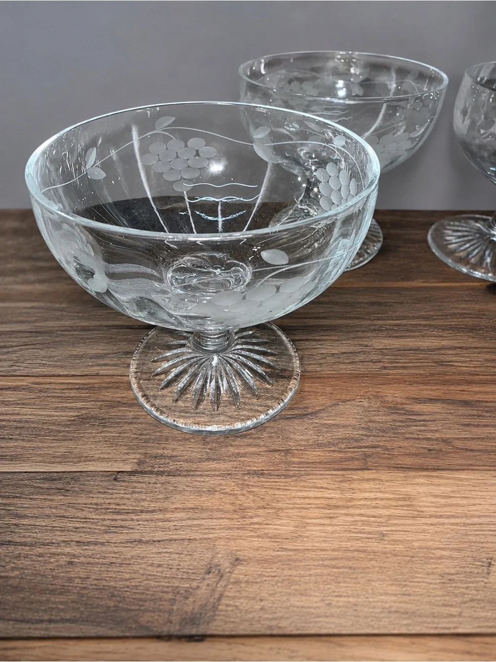 Set of 4 Vintage Etched Grape Sherbet Dessert Cups Footed Glass Bowls 4½”